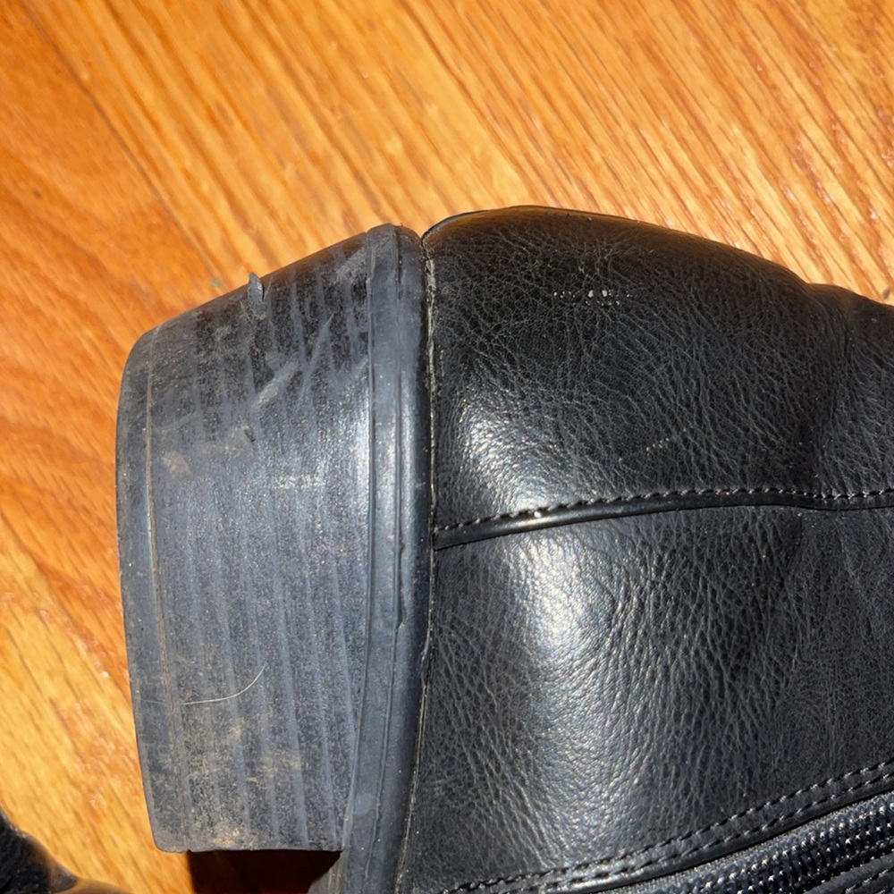 Detailed black booties - Picture 5 of 8